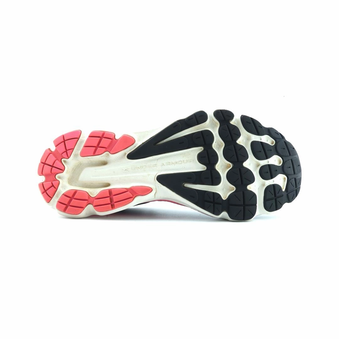 UNDER ARMOUR CHARGED INTAKE 3 Under Armour sport shoe shots