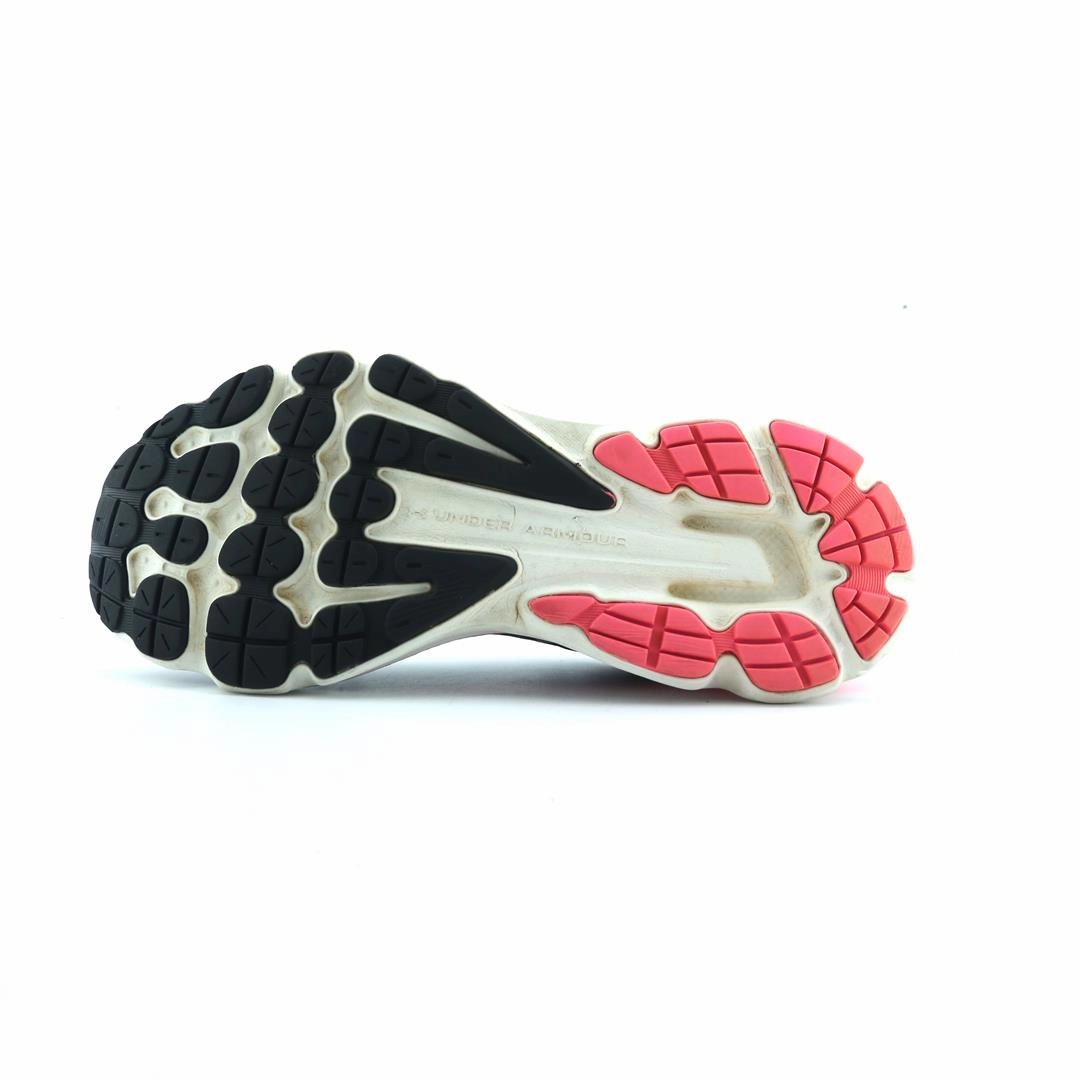 UNDER ARMOUR CHARGED INTAKE 3 Under Armour sport shoe shots