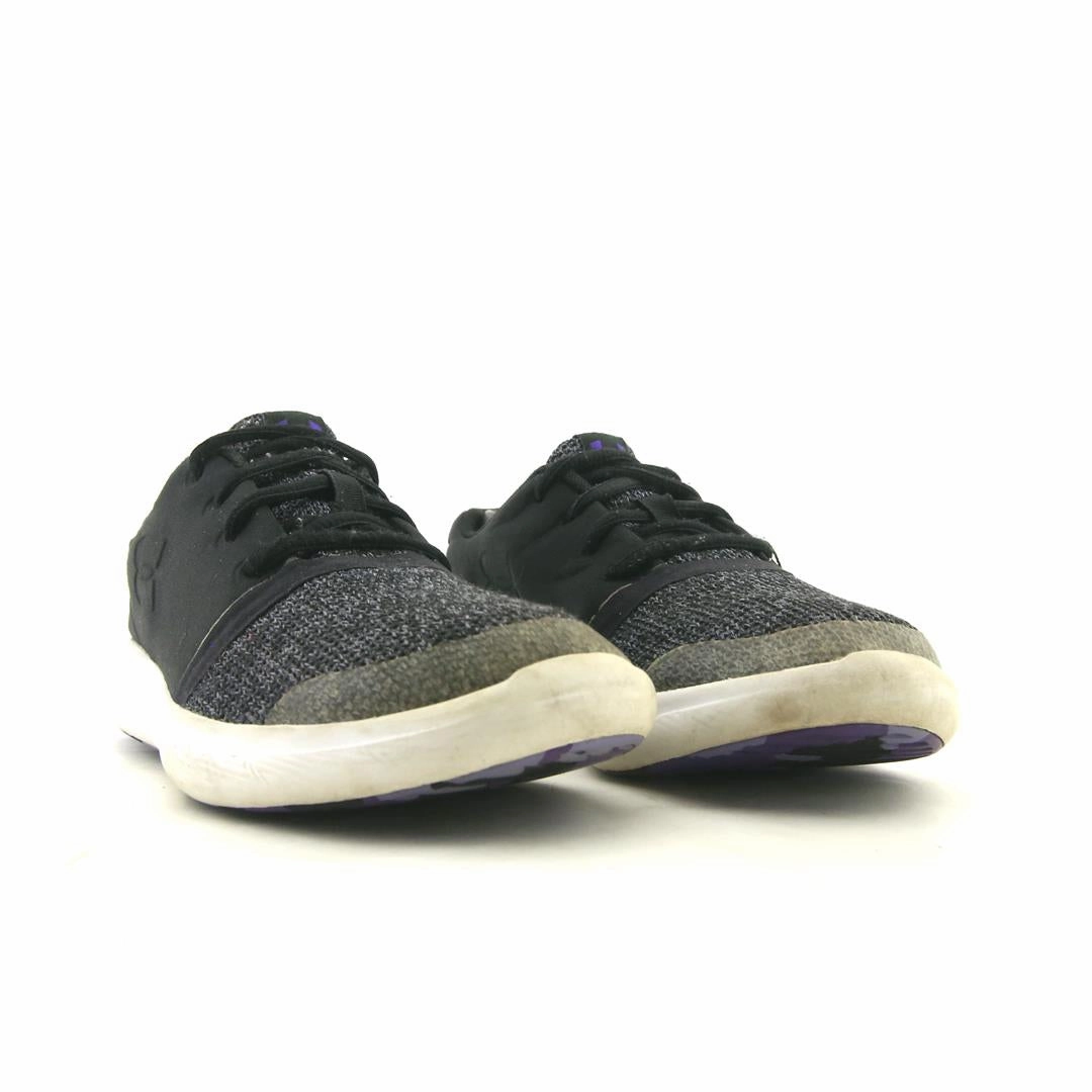 UNDER ARMOUR CHARGED REVITALIZE Under Armour trainer close-ups