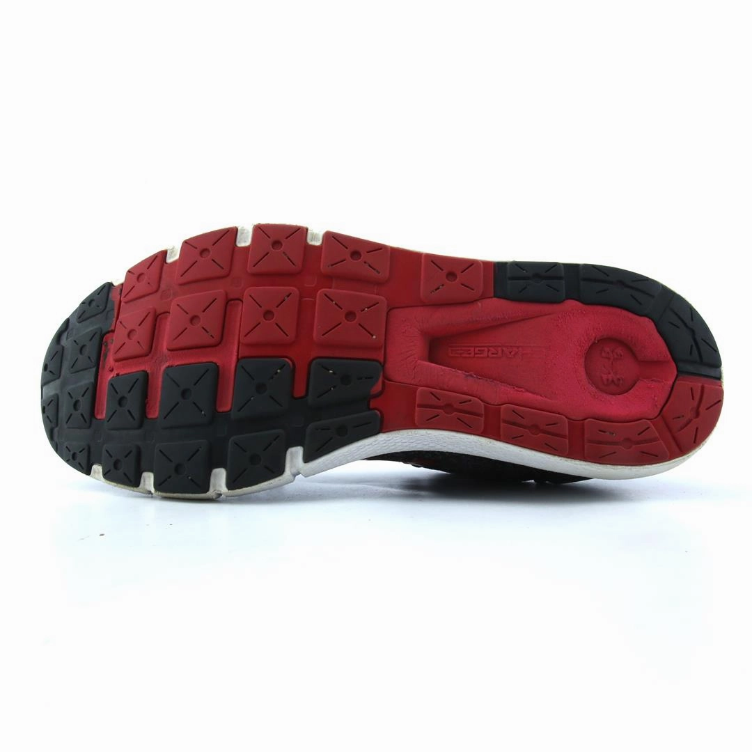 UNDER ARMOUR CHARGED ROGUE TWIST Under Armour trainer close-ups