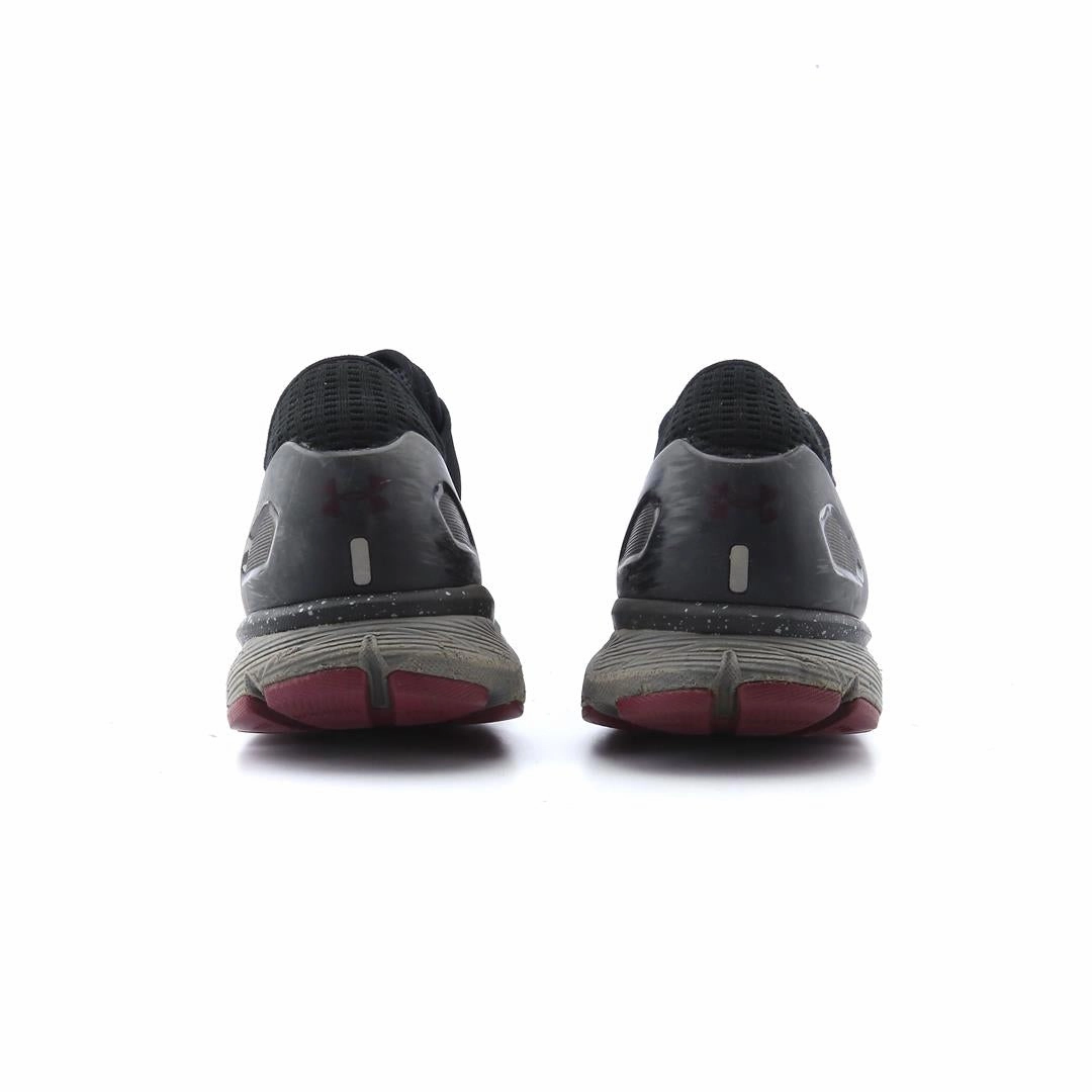UNDER ARMOUR CHARGED Under Armour sport shoe shots