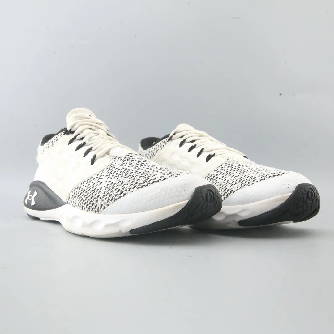 UNDER ARMOUR CHARGED VANTAGE 2 Under Armour sport shoe shots