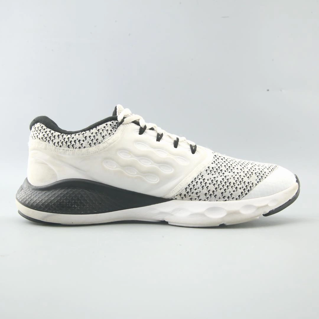 UNDER ARMOUR CHARGED VANTAGE 2 Under Armour sport shoe shots