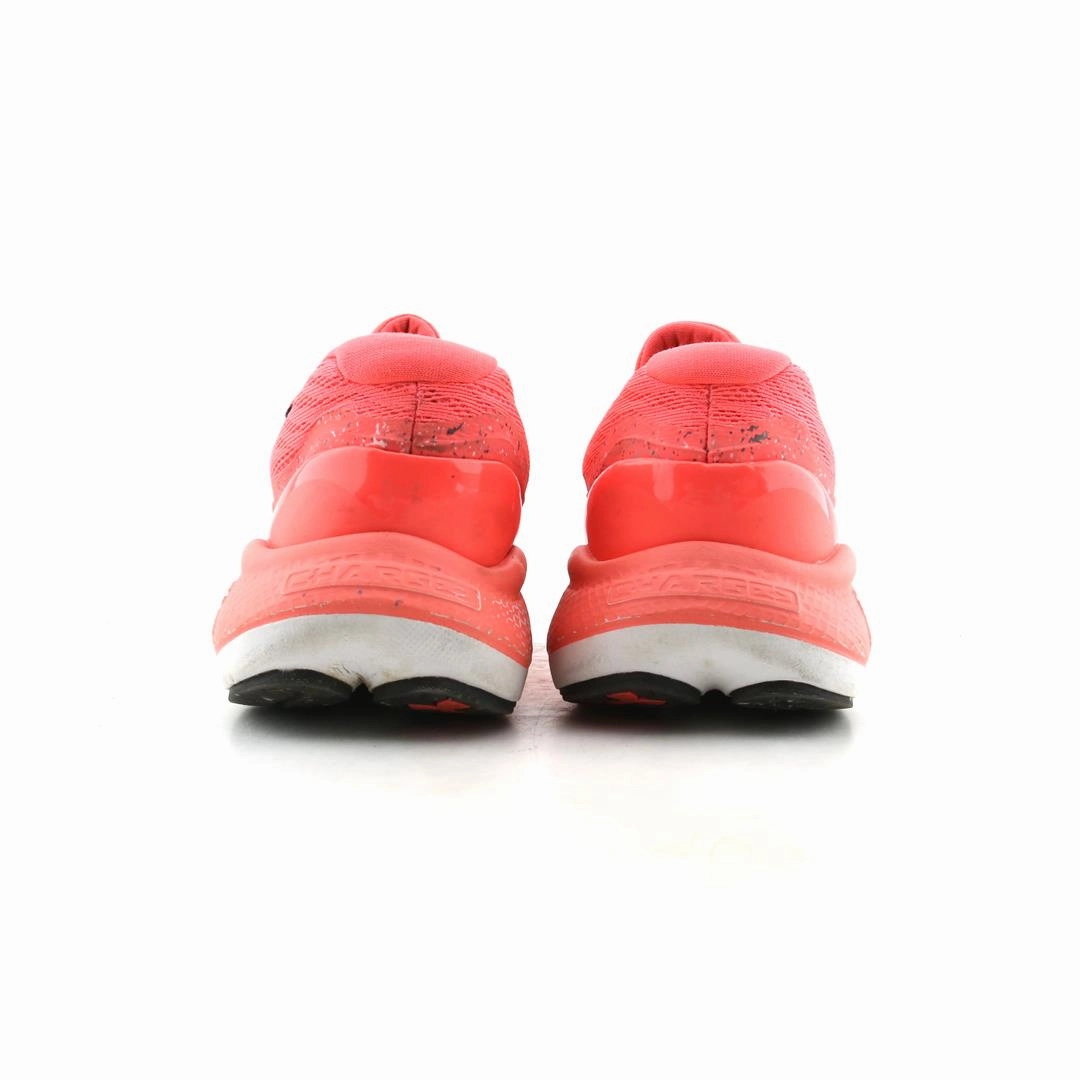 UNDER ARMOUR CHARGED VANTAGE KNIT Under Armour trainer close-ups