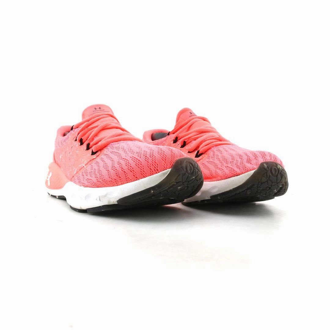 UNDER ARMOUR CHARGED VANTAGE KNIT Under Armour trainer close-ups