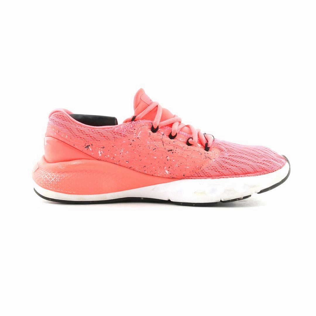 UNDER ARMOUR CHARGED VANTAGE KNIT Under Armour trainer close-ups