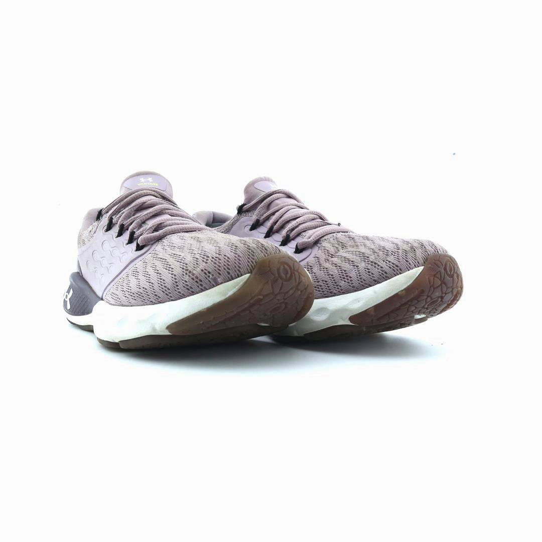 UNDER ARMOUR CHARGED VANTAGE Under Armour sport shoe shots