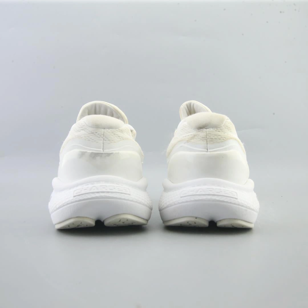 UNDER ARMOUR CHARGED VANTAGE Under Armour trainer close-ups