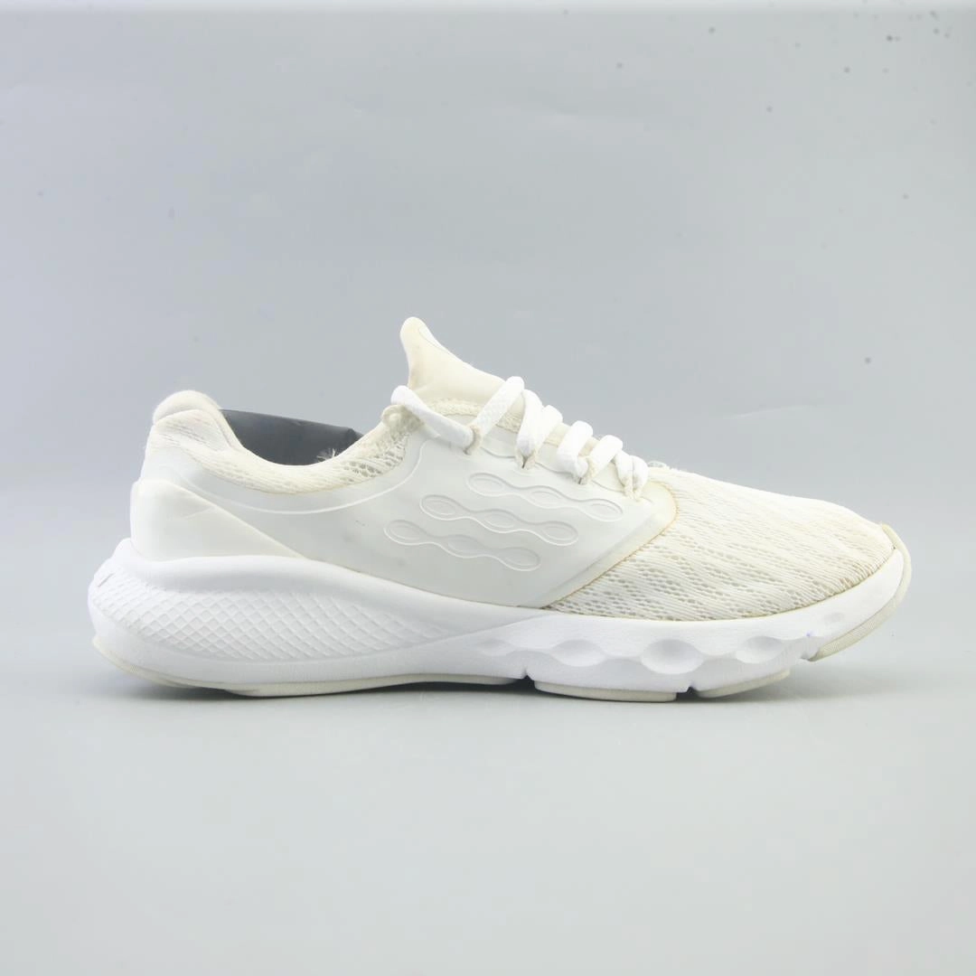 UNDER ARMOUR CHARGED VANTAGE Under Armour trainer close-ups