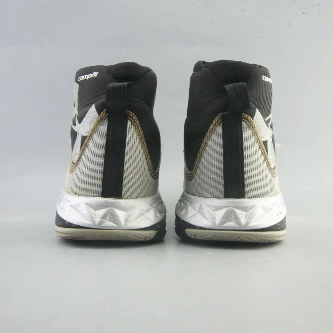 UNDER ARMOUR  COMPFIT MICROG Under Armour trainer close-ups