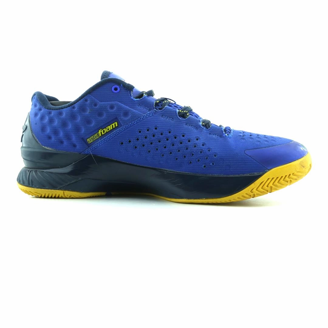 UNDER ARMOUR CURRY 1 LOW Under Armour sport shoe shots
