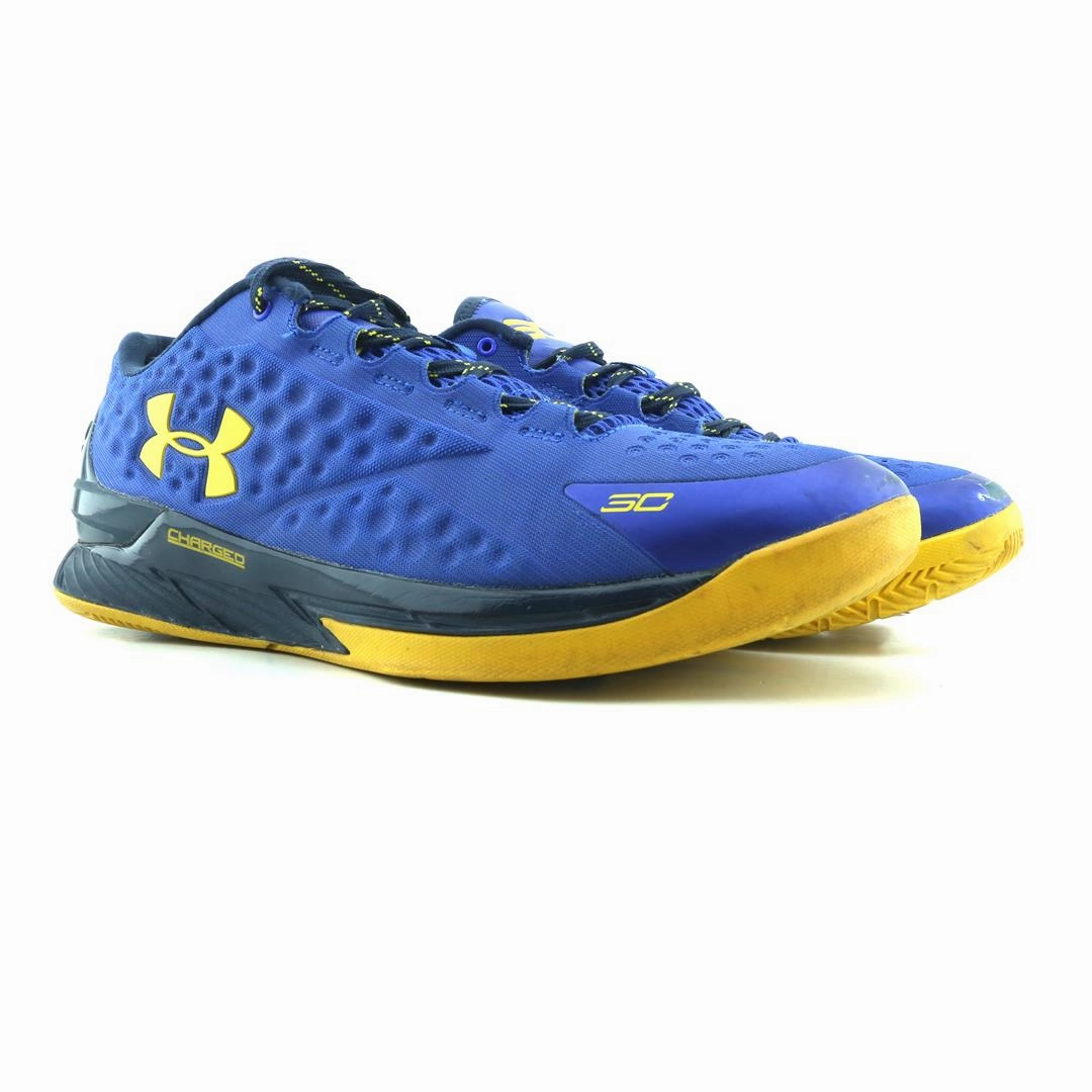 UNDER ARMOUR CURRY 1 LOW Under Armour sport shoe shots