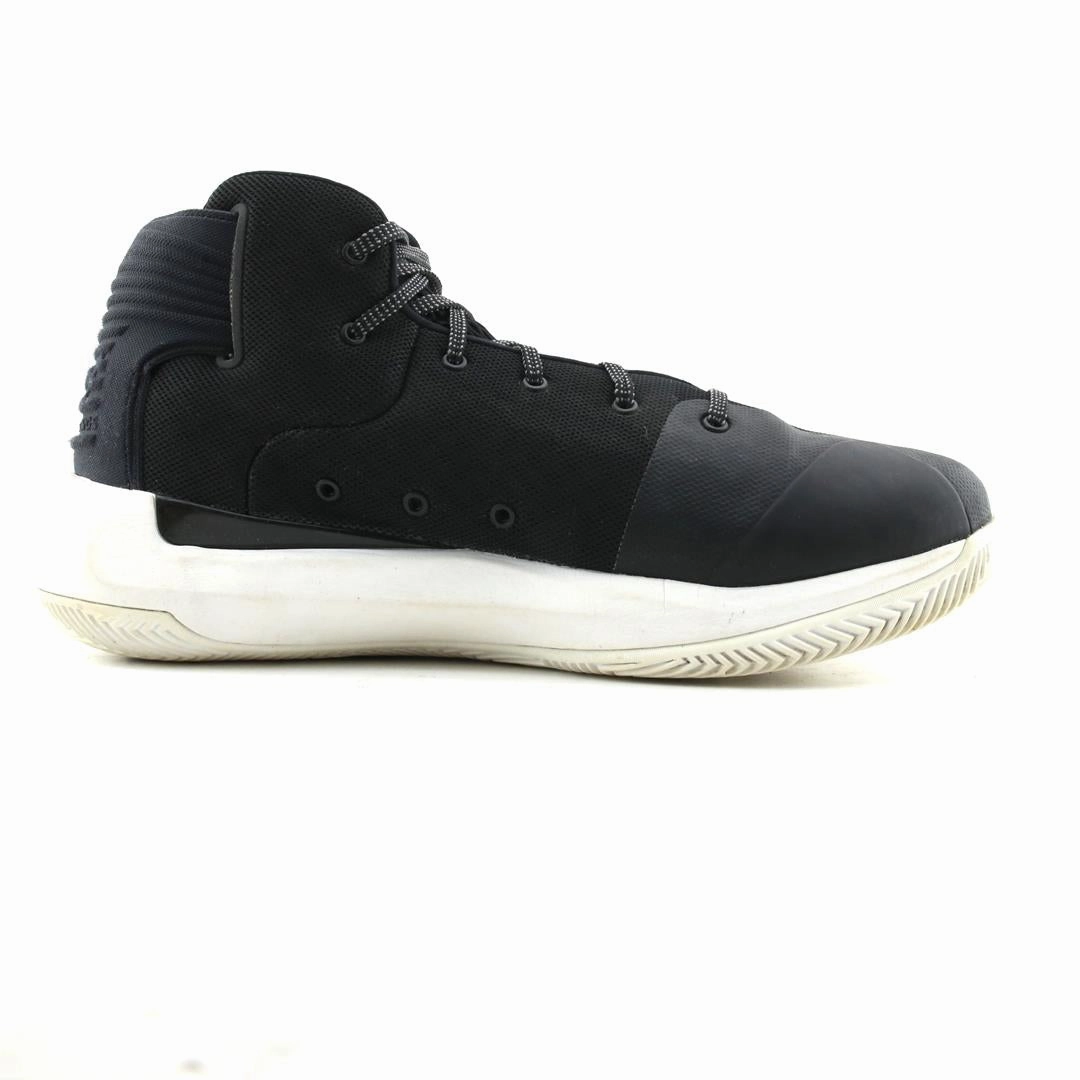 UNDER ARMOUR CURRY 1 Under Armour trainer close-ups