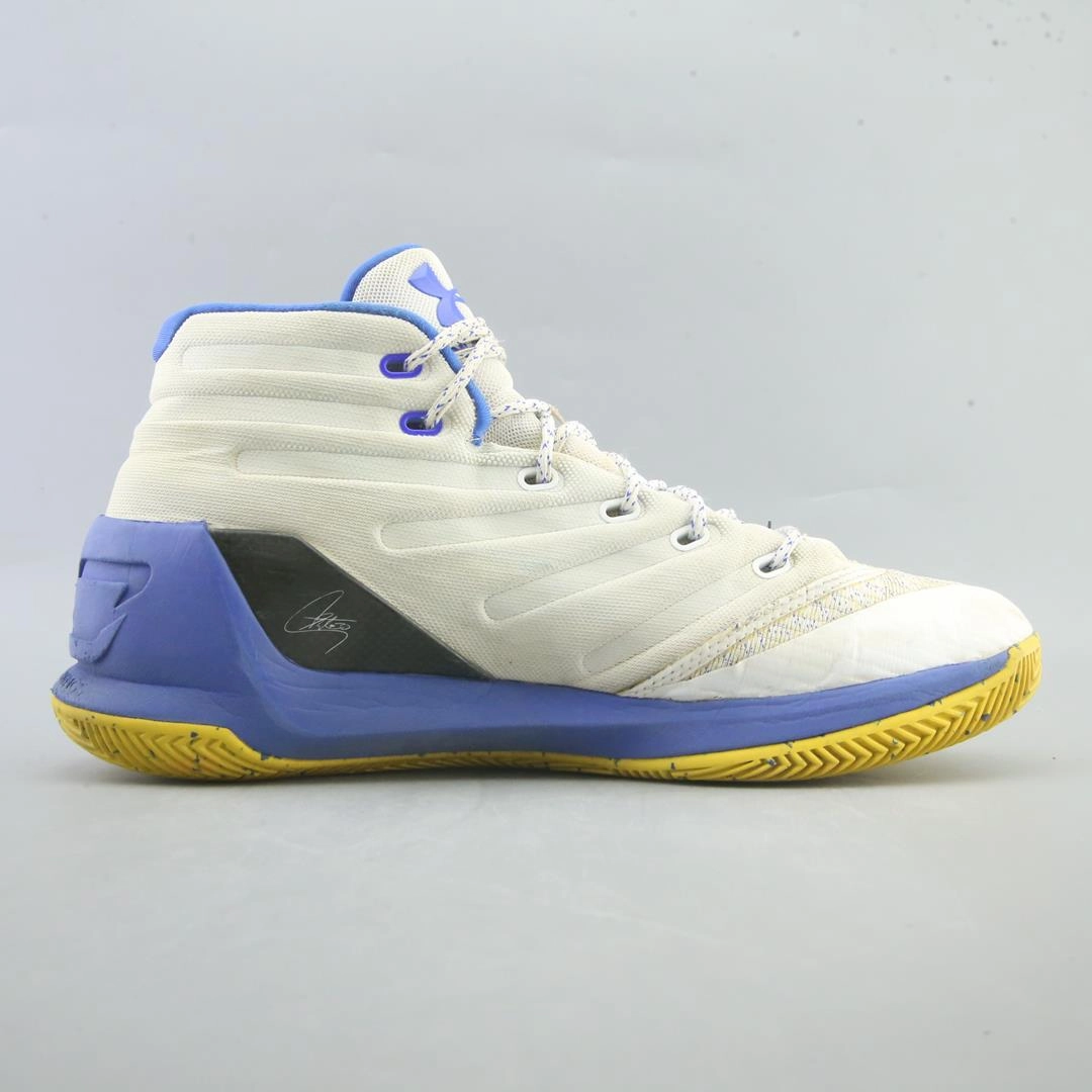 UNDER ARMOUR CURRY 3 Under Armour trainer close-ups