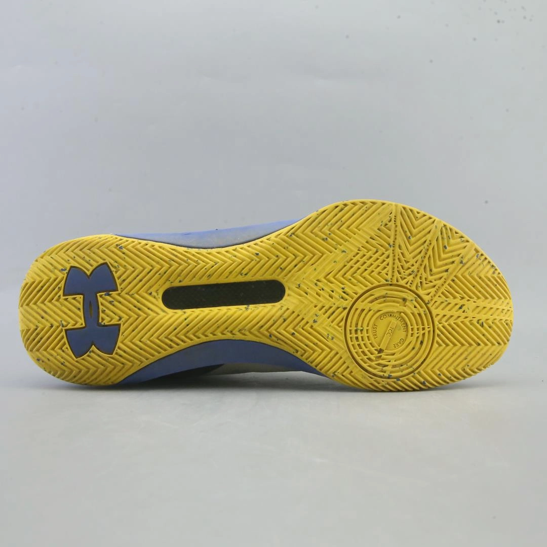UNDER ARMOUR CURRY 3 Under Armour trainer close-ups