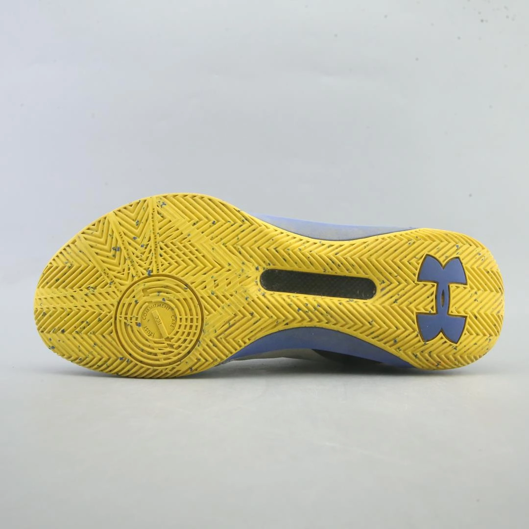 UNDER ARMOUR CURRY 3 Under Armour trainer close-ups