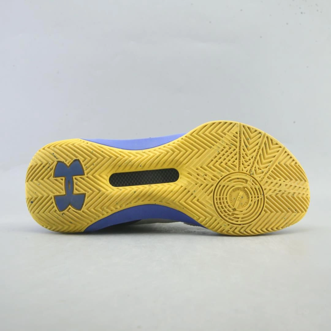 UNDER ARMOUR CURRY 3 Under Armour trainer close-ups