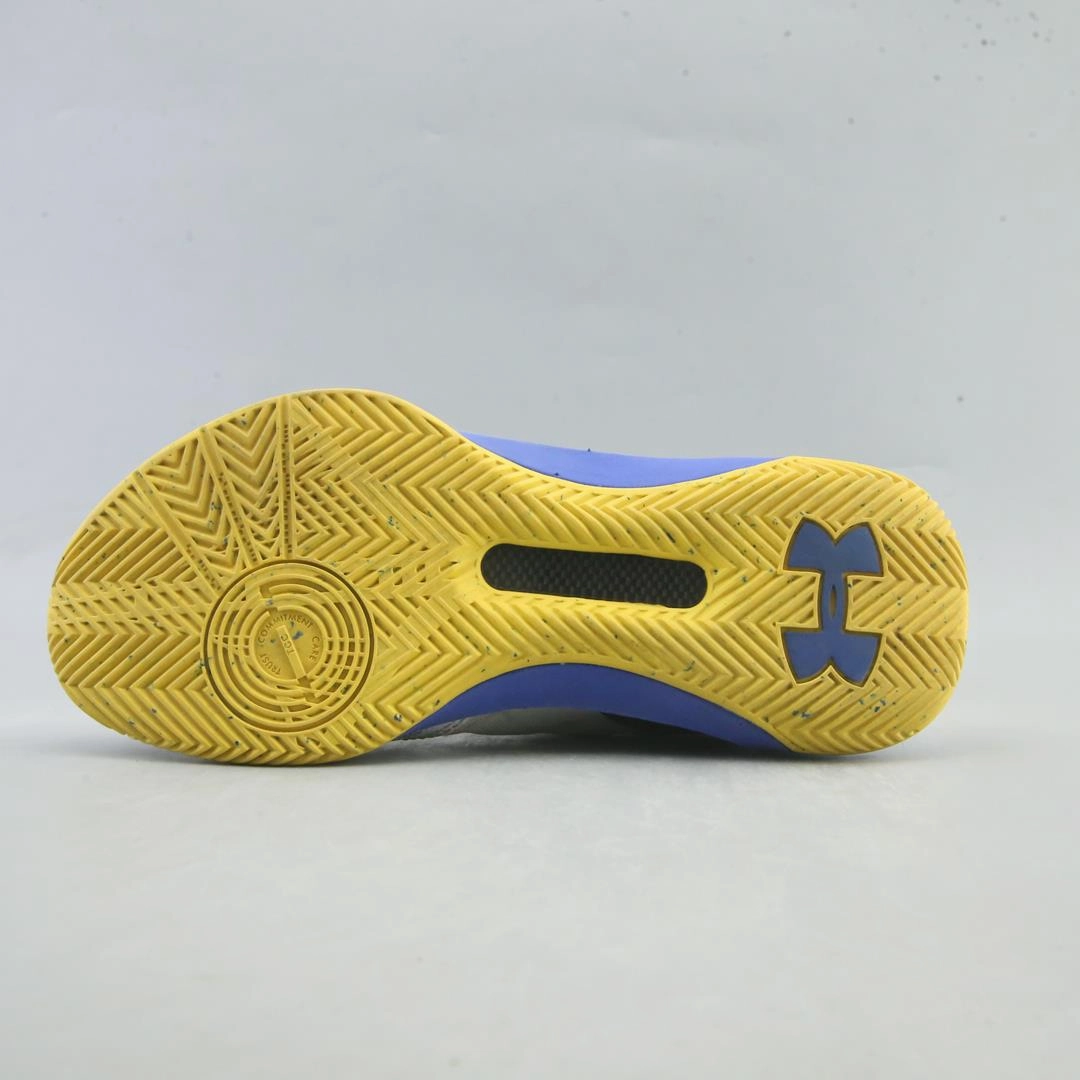 UNDER ARMOUR CURRY 3 Under Armour trainer close-ups
