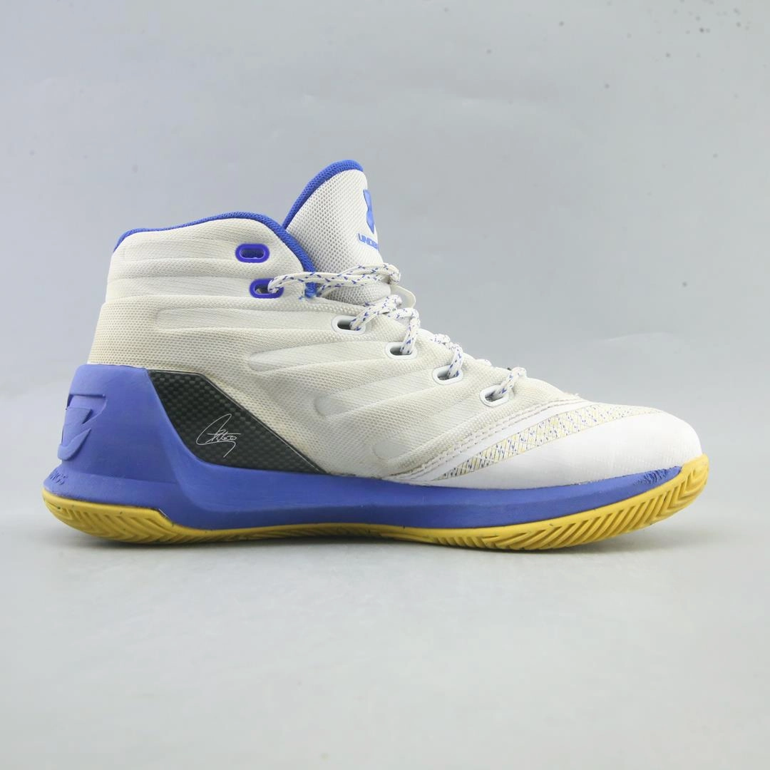 UNDER ARMOUR CURRY 3 Under Armour trainer close-ups