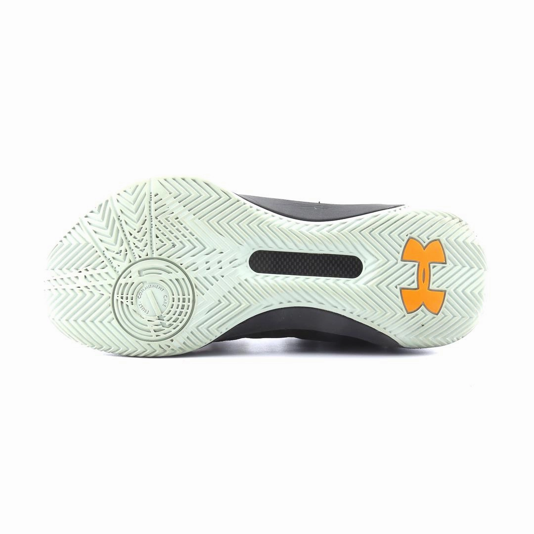 UNDER ARMOUR CURRY 3 Under Armour trainer close-ups