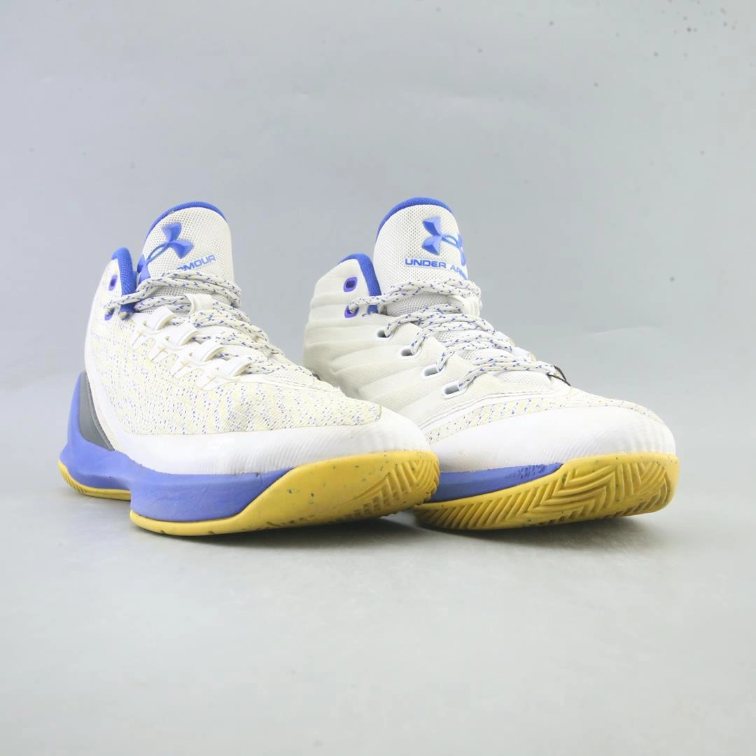 UNDER ARMOUR CURRY 3 Under Armour trainer close-ups