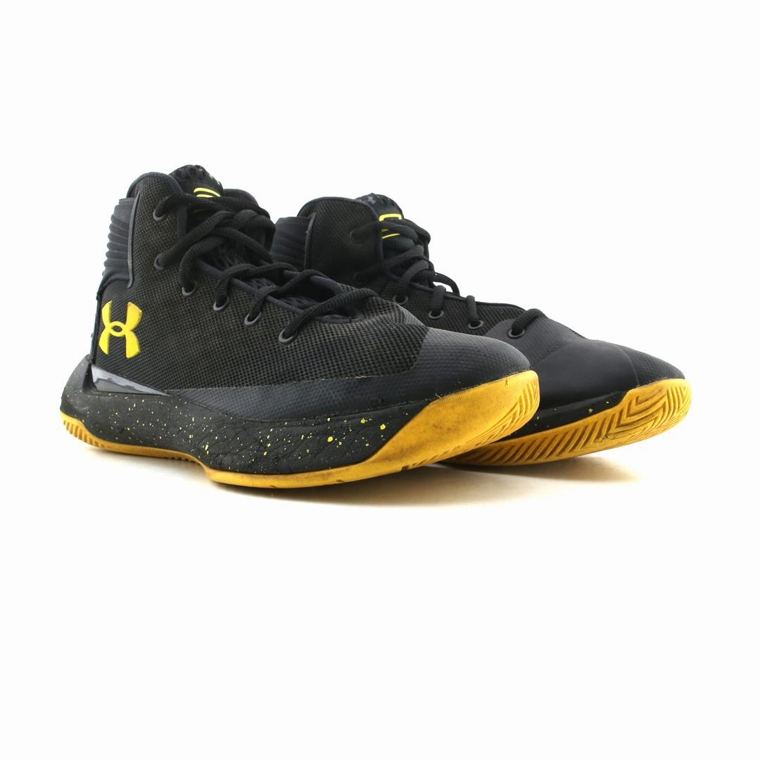 UNDER ARMOUR CURRY 3ZER0 Under Armour trainer close-ups