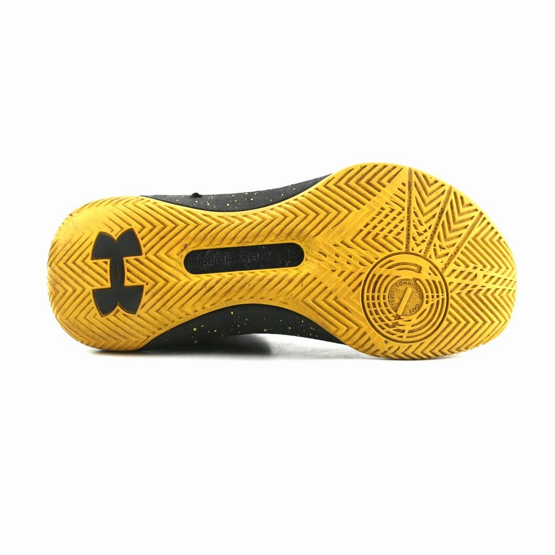 UNDER ARMOUR CURRY 3ZER0 Under Armour trainer close-ups