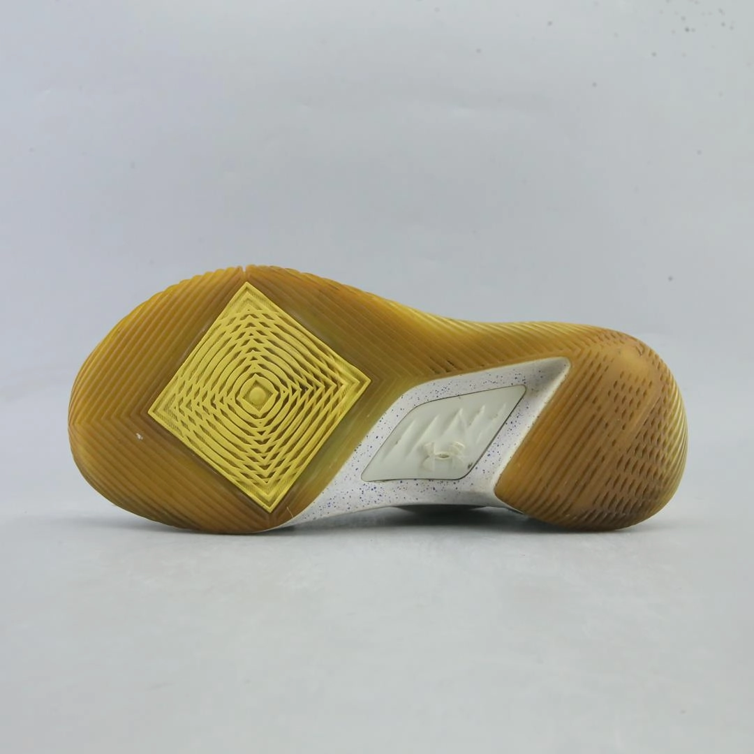 UNDER ARMOUR CURRY 5 Under Armour trainer close-ups