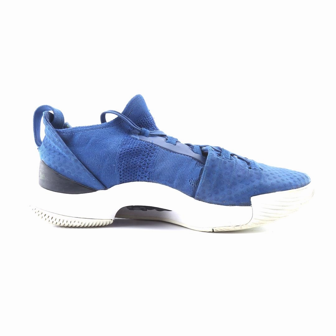 UNDER ARMOUR CURRY 5 Under Armour trainer close-ups