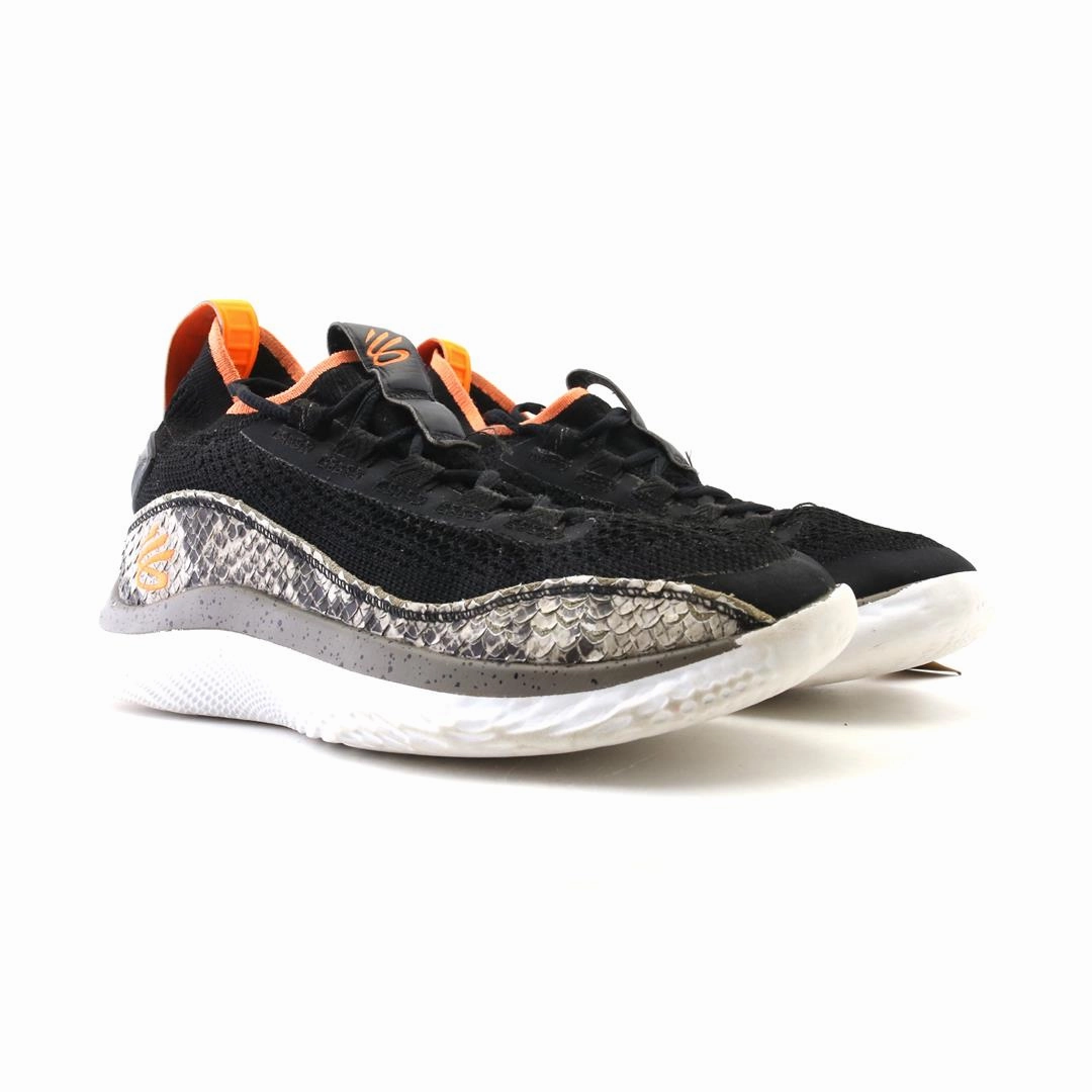 UNDER ARMOUR  CURRY FLOW 8 Under Armour trainer close-ups