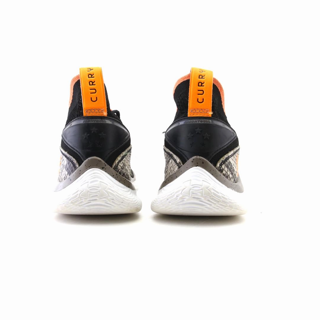 UNDER ARMOUR  CURRY FLOW 8 Under Armour trainer close-ups