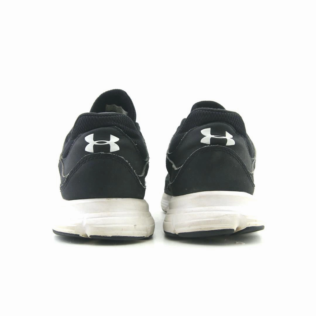 UNDER ARMOUR DASH RN Under Armour trainer close-ups