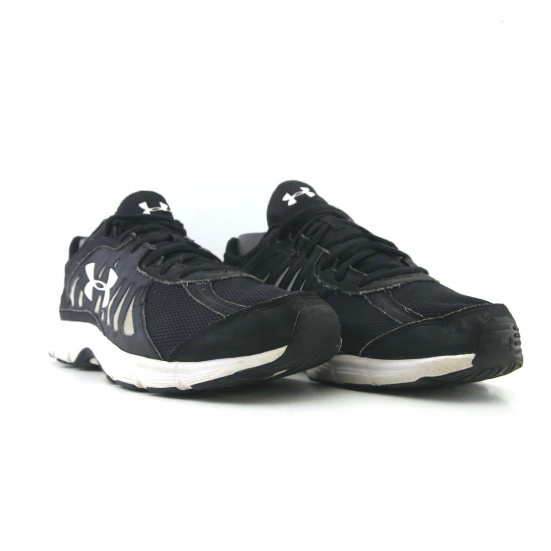 UNDER ARMOUR DASH RN Under Armour trainer close-ups