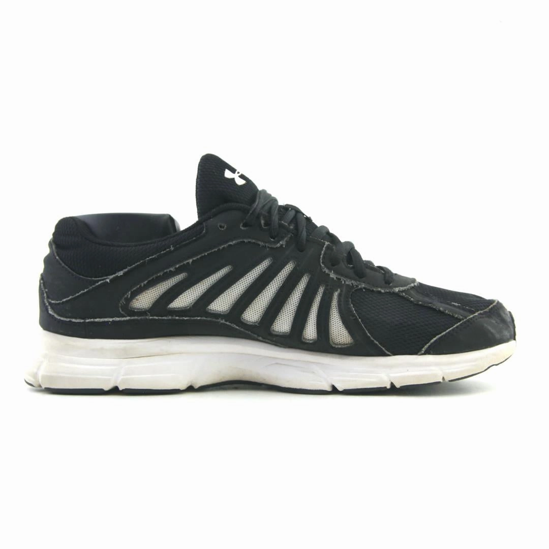 UNDER ARMOUR DASH RN Under Armour trainer close-ups