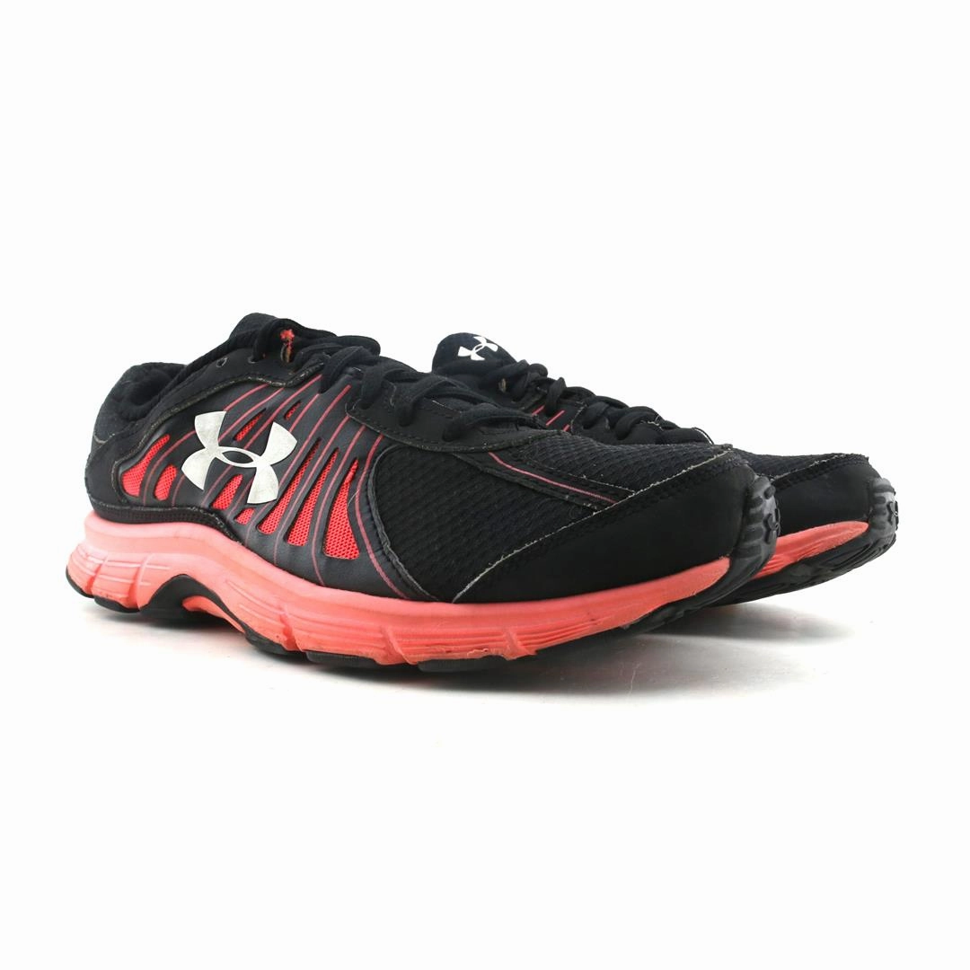 UNDER ARMOUR DASH Under Armour trainer close-ups