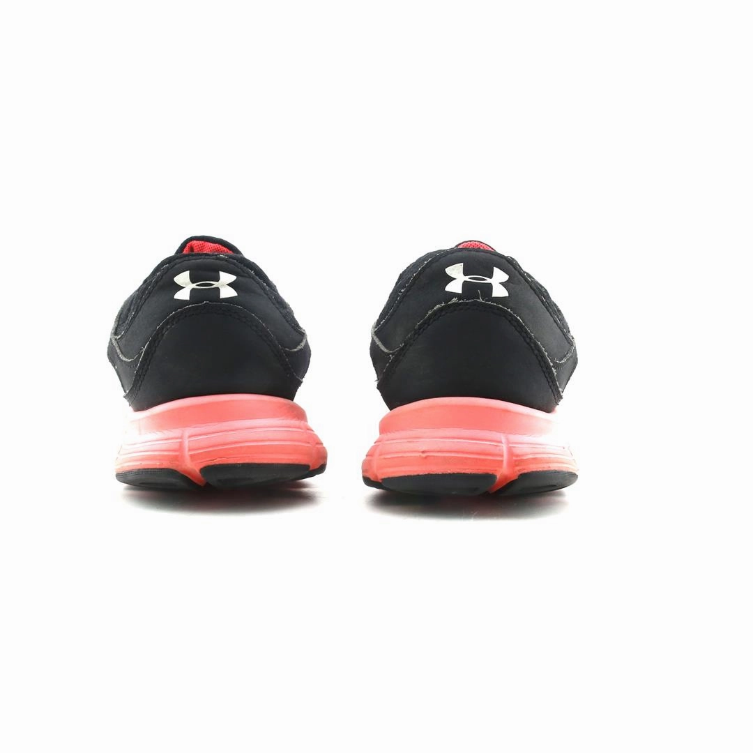 UNDER ARMOUR DASH Under Armour trainer close-ups