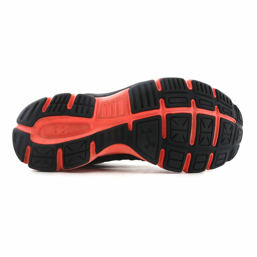 UNDER ARMOUR DASH Under Armour trainer close-ups
