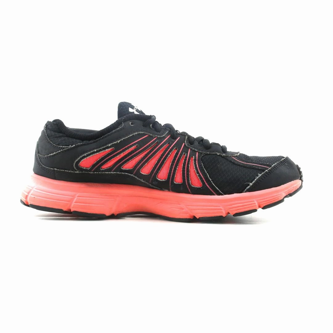 UNDER ARMOUR DASH Under Armour trainer close-ups