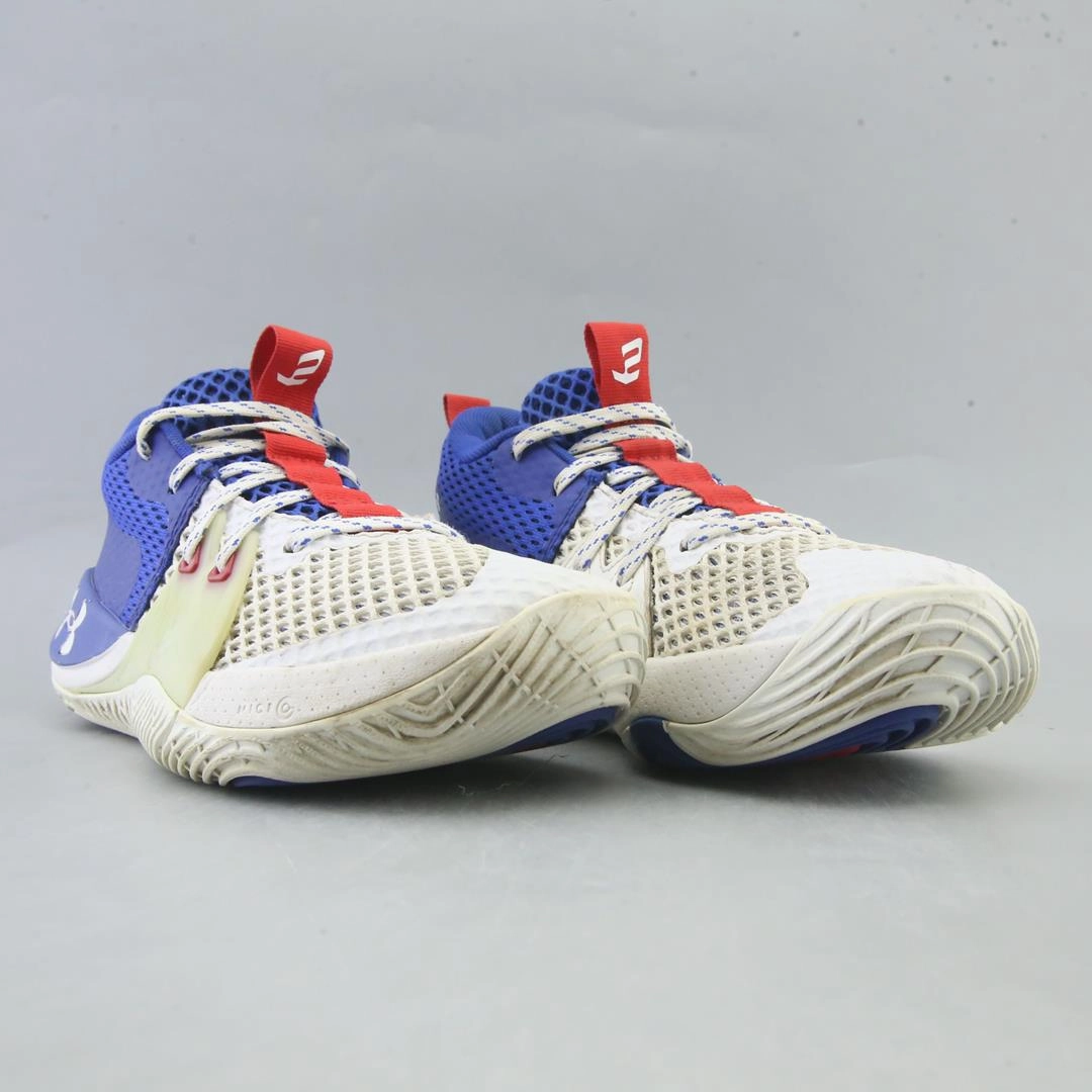 UNDER ARMOUR EMBIID 1 Under Armour trainer close-ups