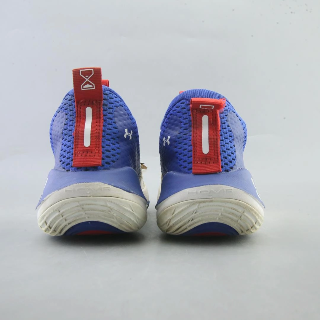 UNDER ARMOUR EMBIID 1 Under Armour trainer close-ups