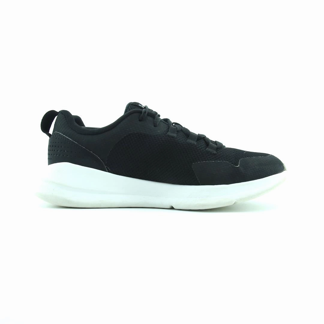 UNDER ARMOUR ESSENTIAL Under Armour sport shoe shots