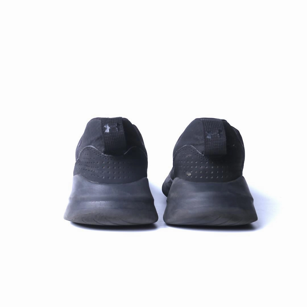 UNDER ARMOUR ESSENTIAL Under Armour sport shoe shots