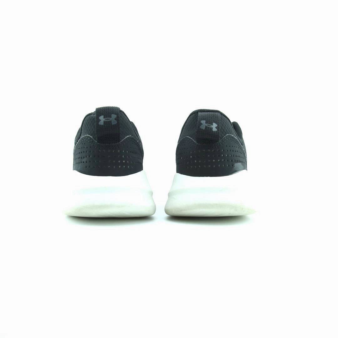 UNDER ARMOUR ESSENTIAL Under Armour sport shoe shots