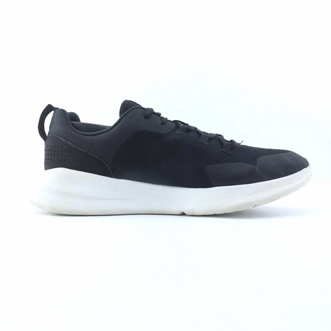 UNDER ARMOUR ESSENTIAL Under Armour sport shoe shots