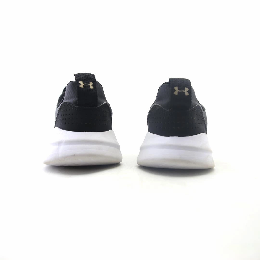 UNDER ARMOUR ESSENTIAL Under Armour trainer close-ups