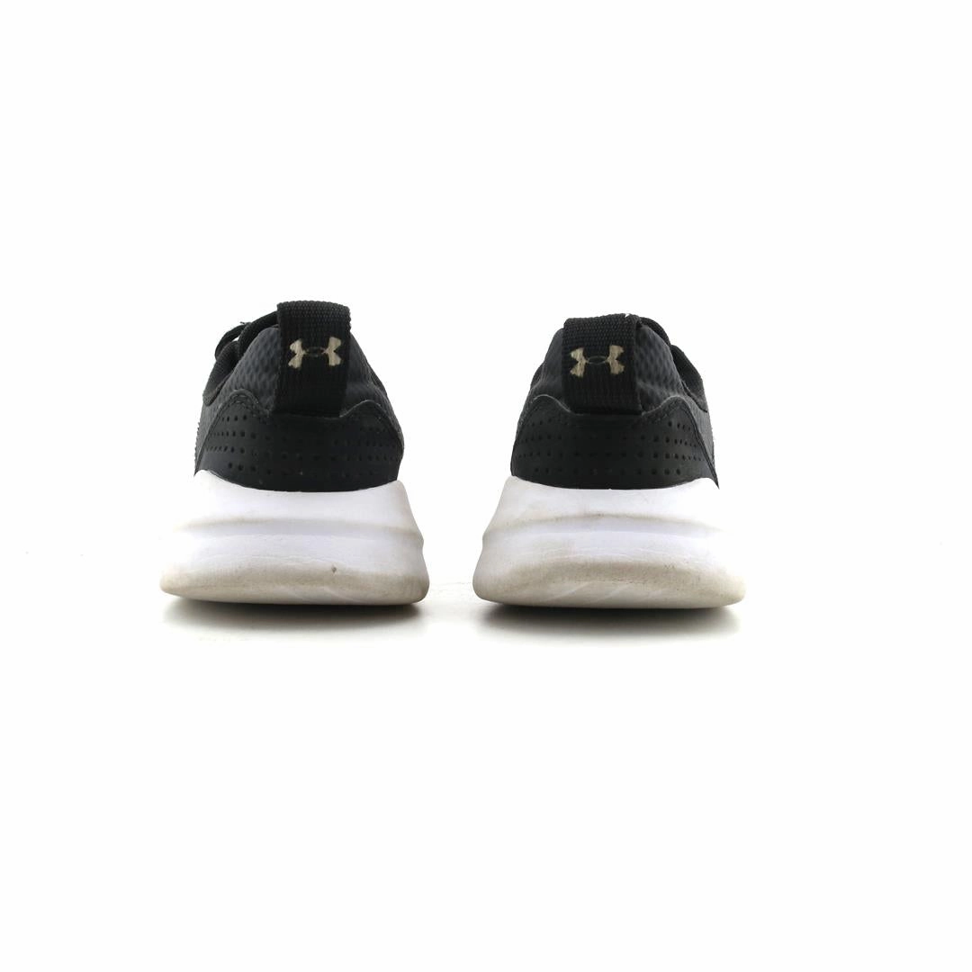 UNDER ARMOUR ESSENTIAL Under Armour trainer close-ups