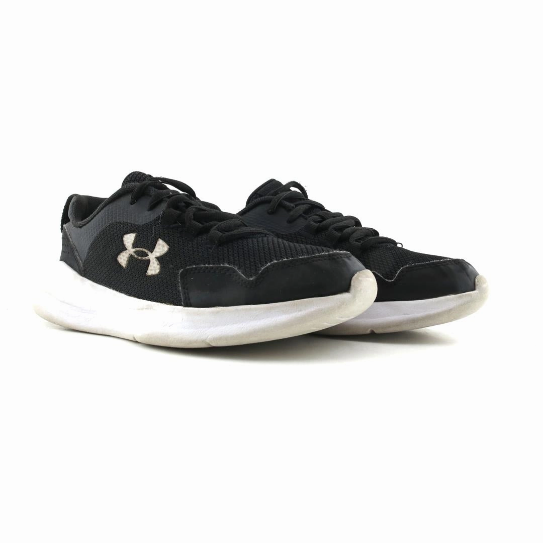 UNDER ARMOUR ESSENTIAL Under Armour trainer close-ups