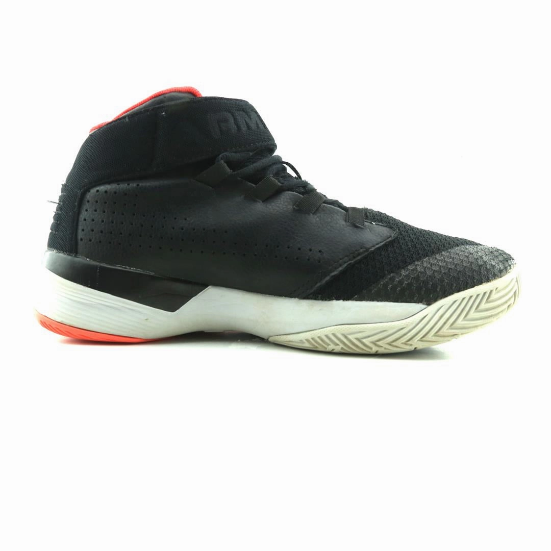 UNDER ARMOUR GET B ZEE Under Armour sport shoe shots