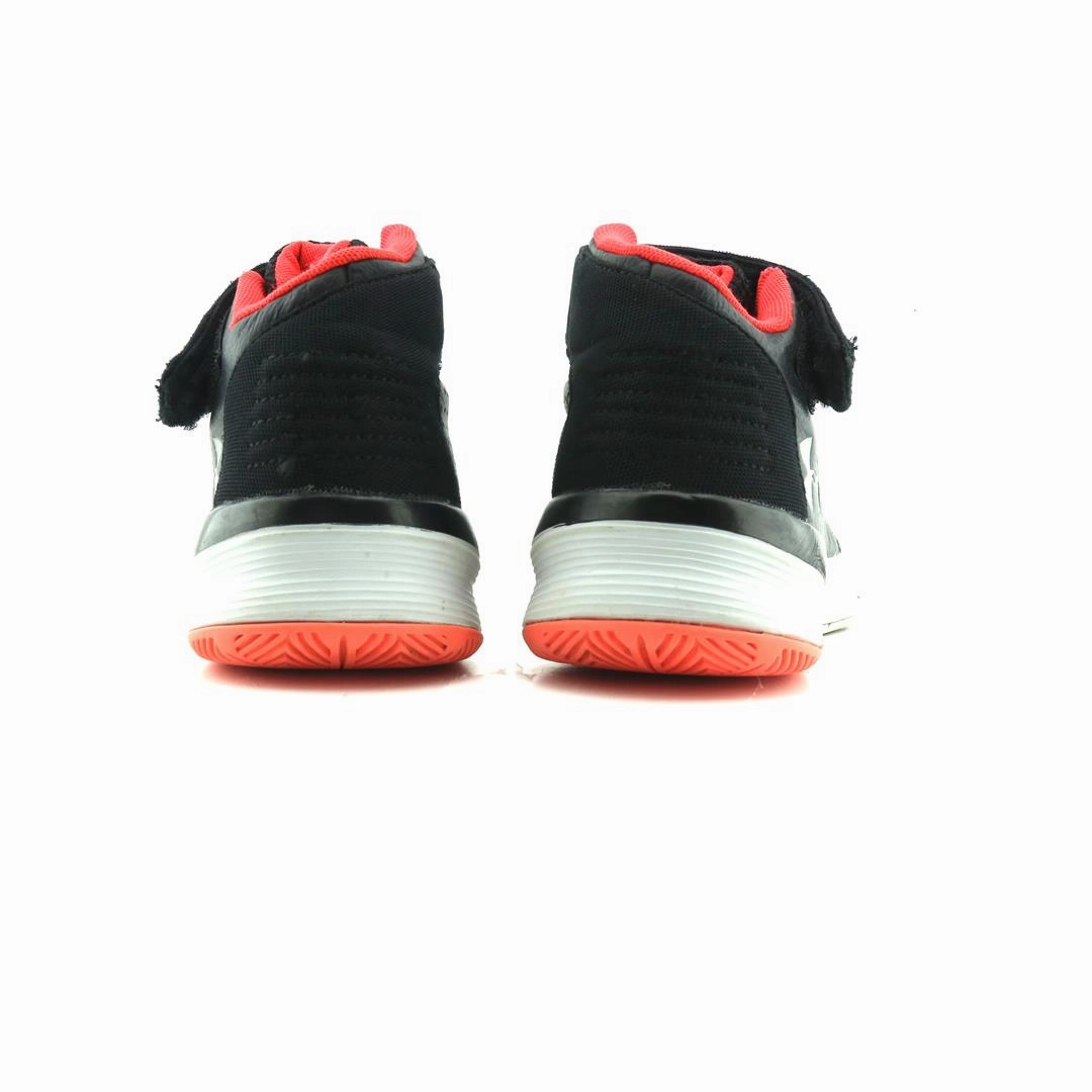 UNDER ARMOUR GET B ZEE Under Armour sport shoe shots