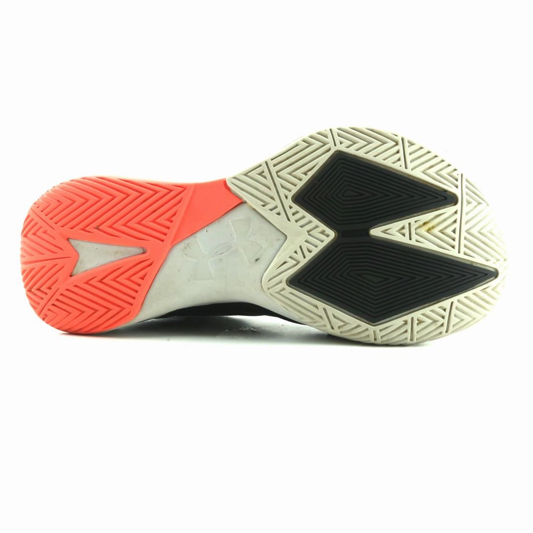 UNDER ARMOUR GET B ZEE Under Armour sport shoe shots